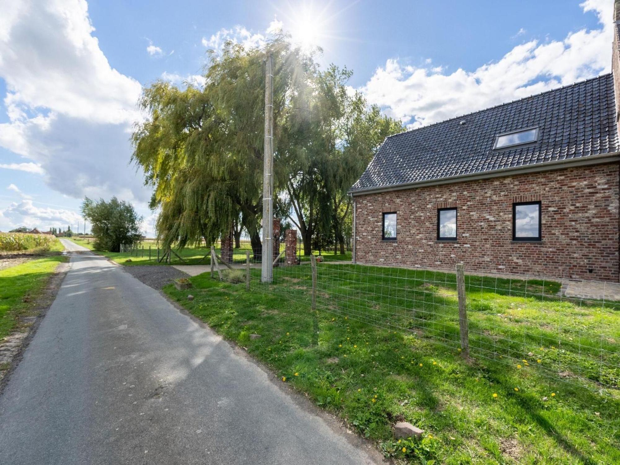 Spacious Holiday Home With Pond In Poperinge Roesbrugge-Haringe Εξωτερικό φωτογραφία